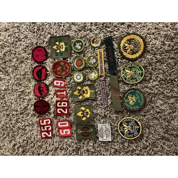 Vintage Boy Account Lot 1950-1970's 130+ Patches, Pins, Buckle, Scarf Clip - Picture 2 of 10